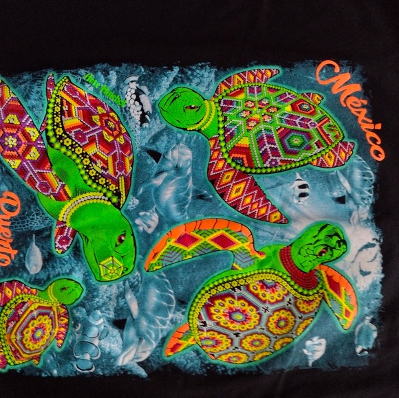 Short sleeve turtle and dolphin t-shirt from Puerto Vallarta Mexico. XL.…nwot - Picture 4 of 13